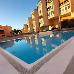 https://hermoso-apartamento-con-piscina-en-caletillas.tenerifehoteles.net